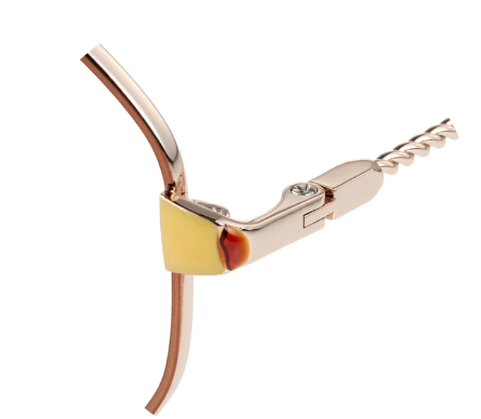 Pudding-inspired accents placed on both sides of the frame front