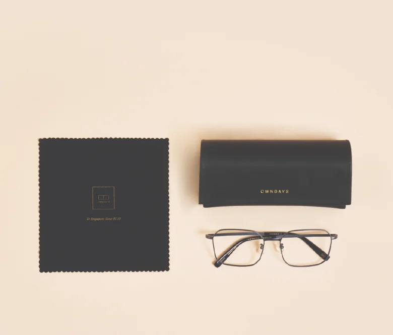 Exclusive Case and Cloth